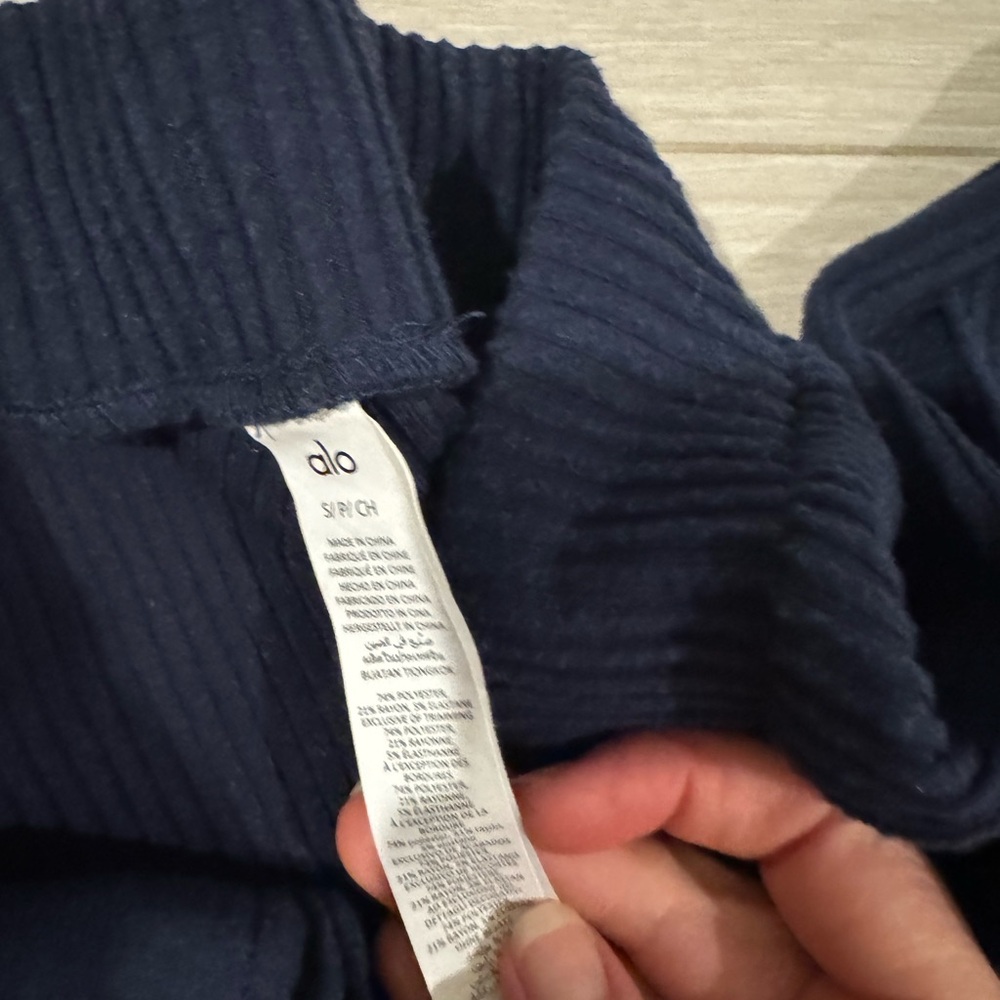 ALO Muse sweatpants - Picture 3 of 3